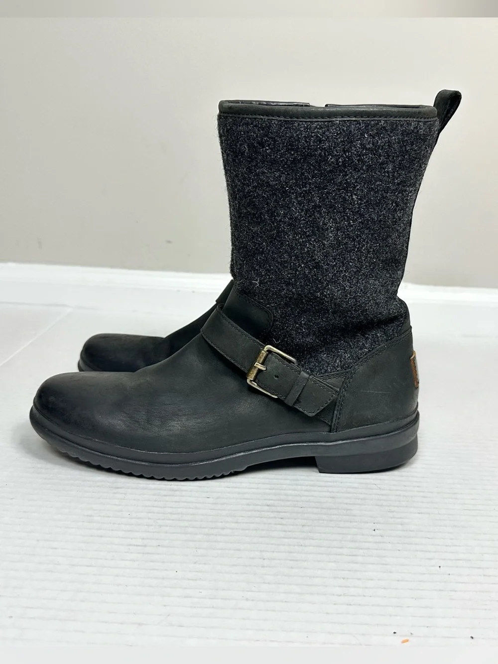 UGG Women's Robbie Mid-Calf Boots Size US 8.5